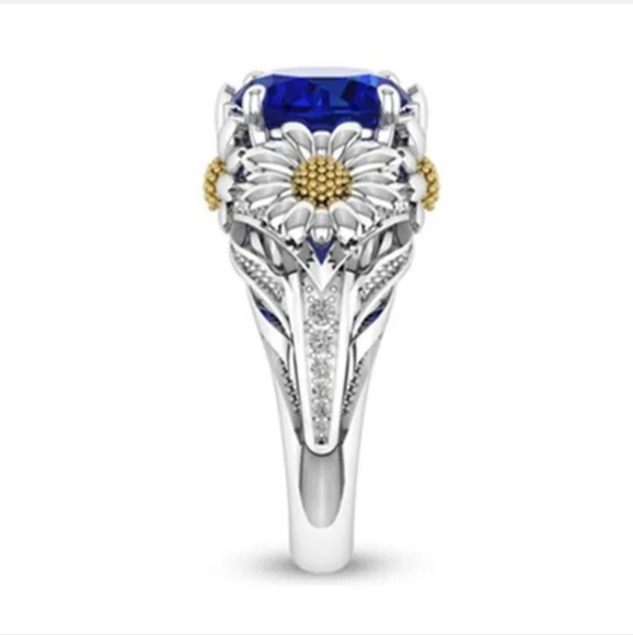 New Round Blue Cubic Zirconia Daisy Silver Ring. - Picture 8 of 8